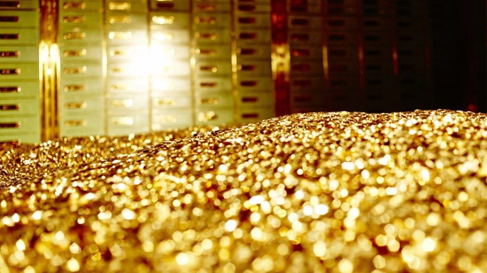 Έπεσε το δολάριο, ανέβηκε ο χρυσός